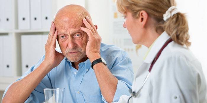 Homem na consulta do médico
