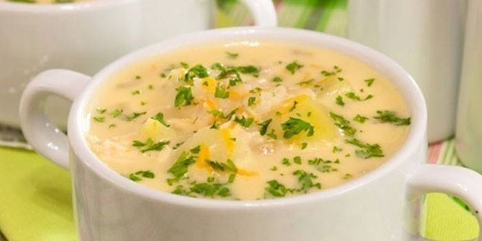 Sopa de batata com ervas e queijo