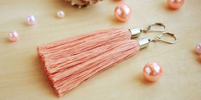 Pendientes de hilo rosa