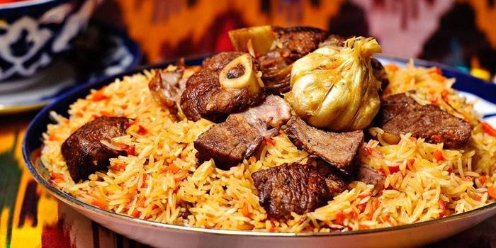 Uzbecká pilaf z kotla