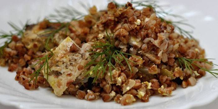 Gachas de trigo sarraceno con pescado