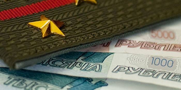 Banknoty i pagony