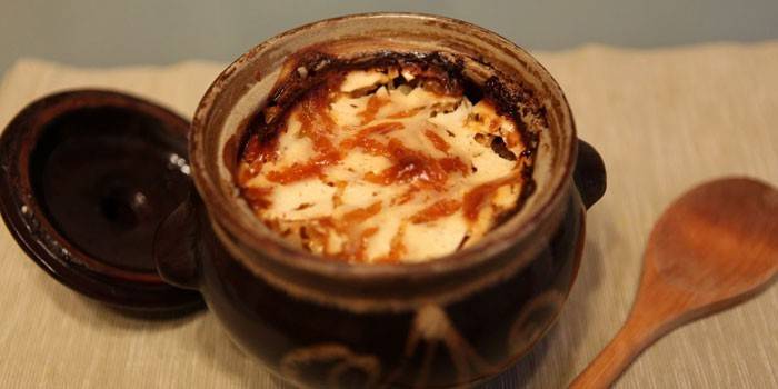 Cerdo en una olla con papas
