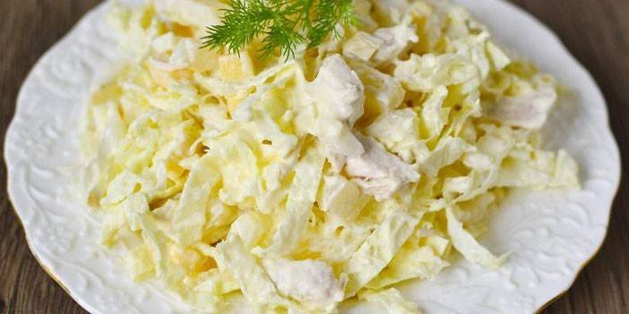 Aperitivo de pollo con piña y col de Pekín