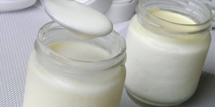 Domowy jogurt w słoikach