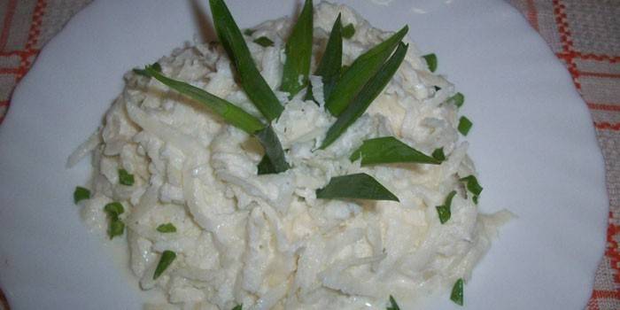 Em molho de creme azedo