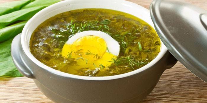 Pan con sopa de huevo de acedera