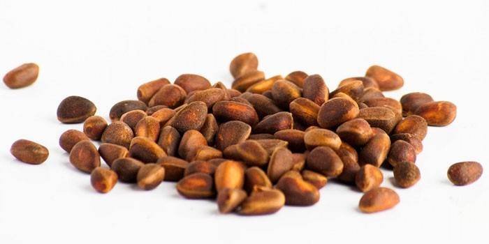 Nueces de pino sin pelar