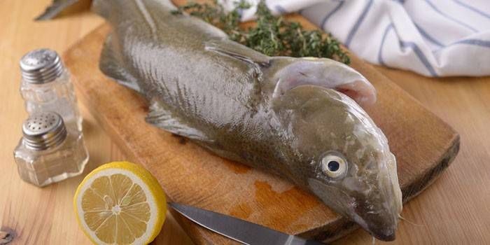 Pescado en una tabla de cortar