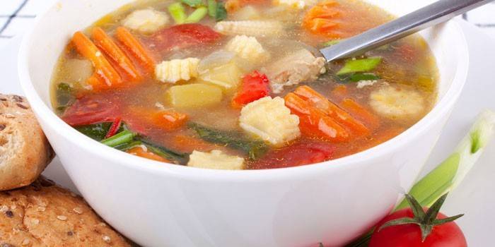 Sopa de apio y tomate