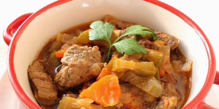 Carne de peru Azu em uma panela