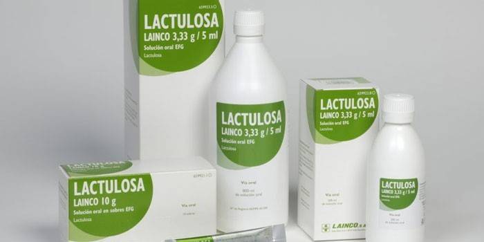 El medicamento lactulosa en diferentes formas de liberación.