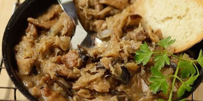Misto de repolho com cogumelos