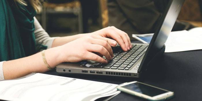 Menina, com, um, laptop