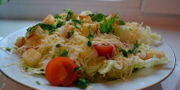 Salada com repolho e bolachas de Pequim