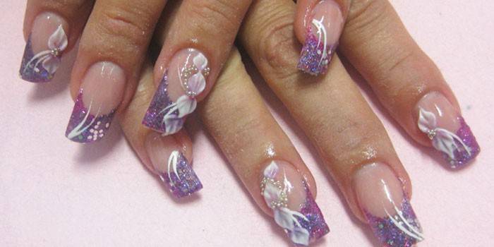 Polonês de gel para manicure com um padrão