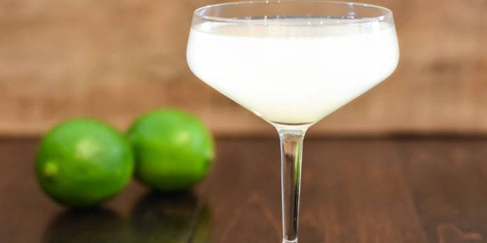 Daiquiri cocktail em um copo