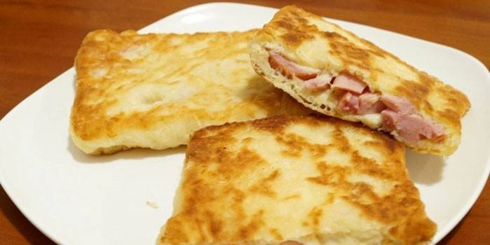 Vyprážané tortilly zo šunky a kefíru