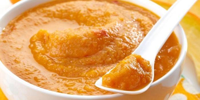 Purê de abóbora para comida de bebê