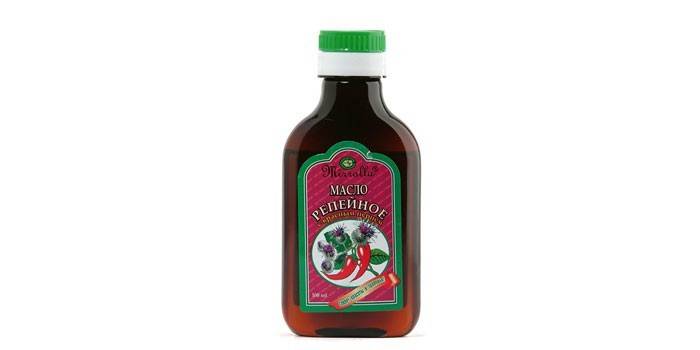 Óleo de bardana com pimenta vermelha em uma garrafa