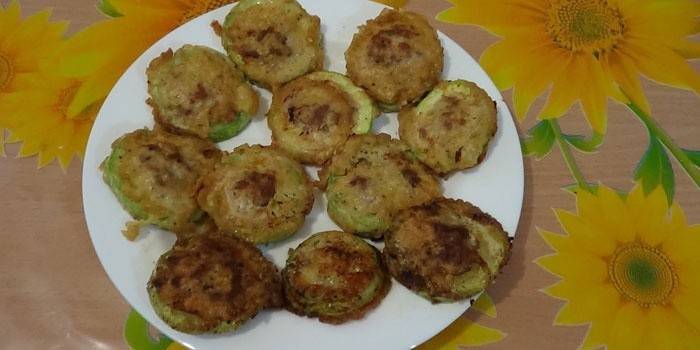 Plato de círculos fritos