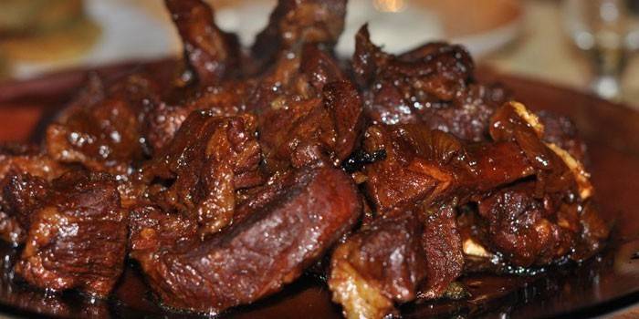 Carne de porco frita em molho de soja
