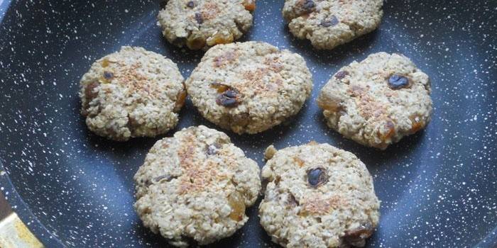 Biscoitos de aveia em uma panela