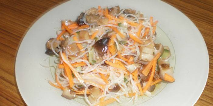 Salada de cogumelos Shiitaki e funchose