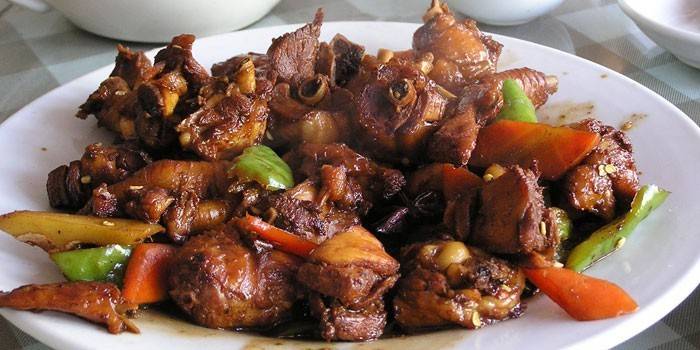 Frango frito com legumes