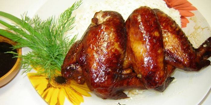 Alitas de pollo al horno marinadas en salsa de soja con miel