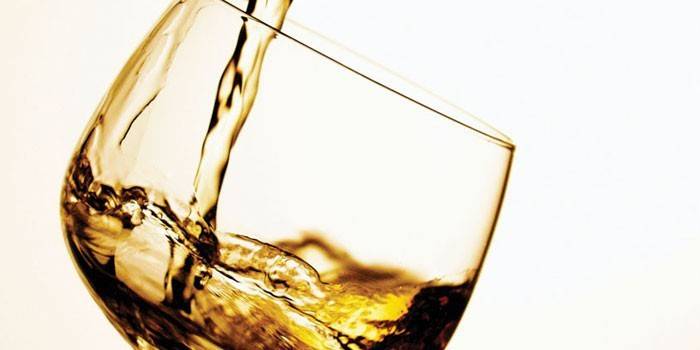 Vinho branco em um copo