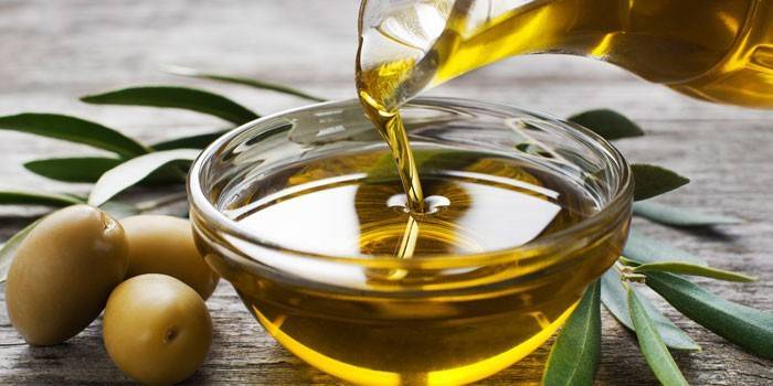 Aceite de oliva en un plato