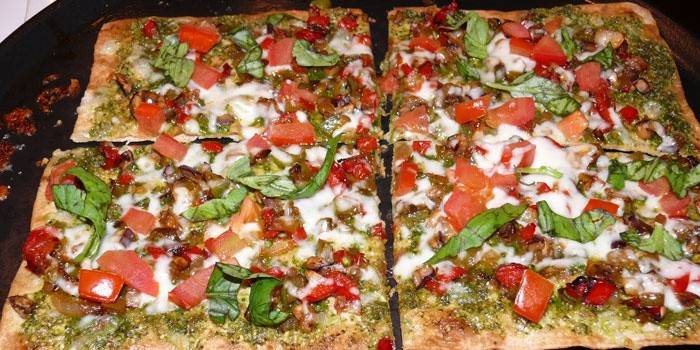 Assando pizza