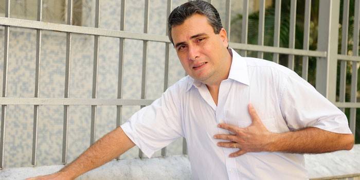 Um homem tem uma mágoa