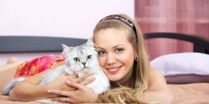 Dziewczyna z kotem
