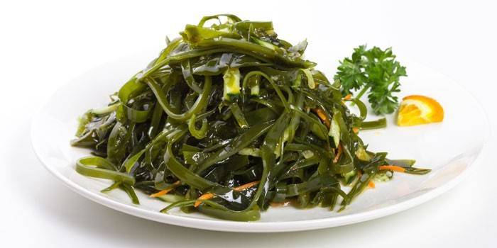 Ensalada de algas marinas con ralladura de naranja