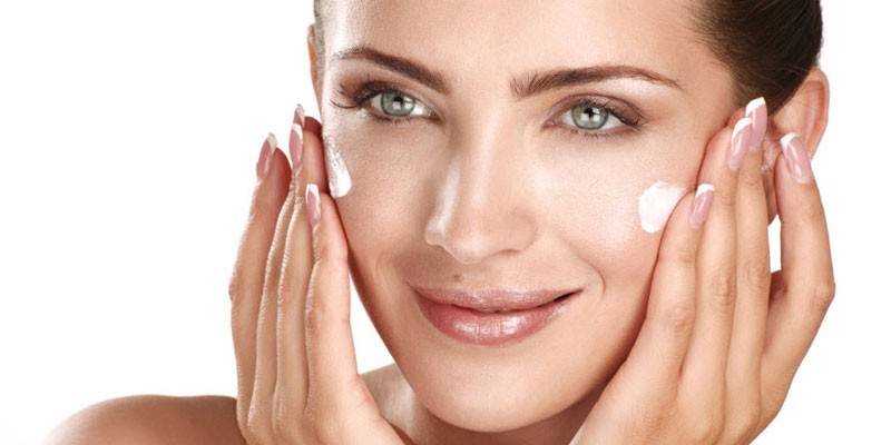 Menina, aplicando, cosmético