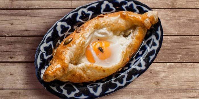 Khachapuri com ovo