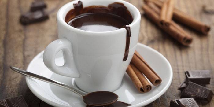 Chocolate quente com canela