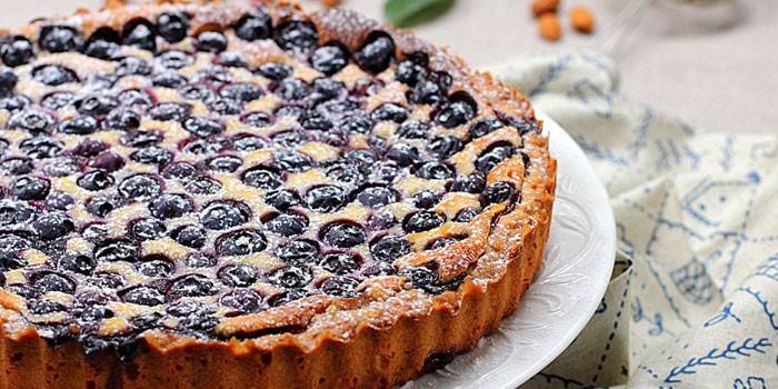 Tarta de arándanos en un plato
