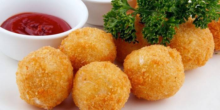 Pãezinhos de batata em pão ralado