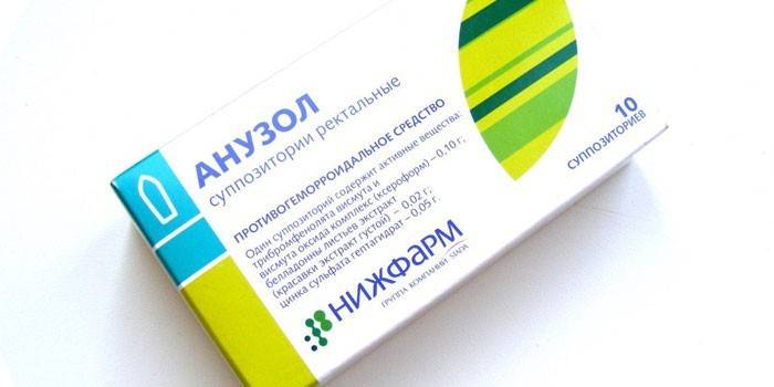 Supositorios rectales Anuzol en el paquete