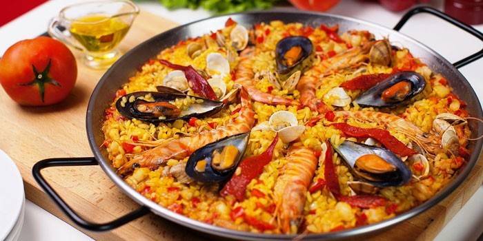 Paella z owocami morza