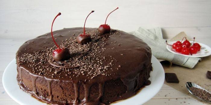 Tarta de chocolate con cereza
