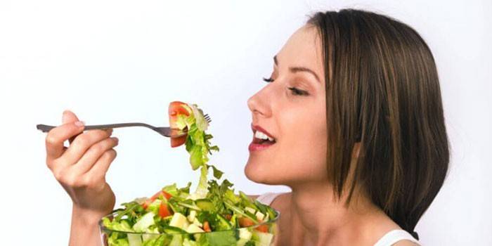 Menina, comer salada