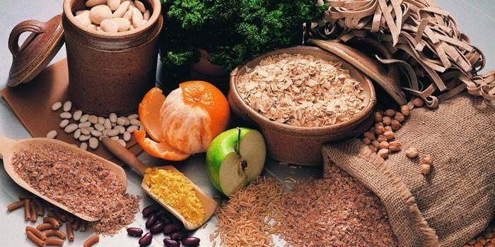 Cereales, nueces, arroz, mandarina y manzana.