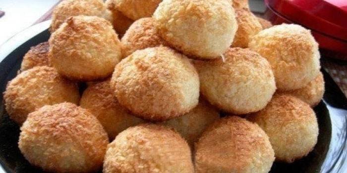 Domowe ciasteczka na talerzu