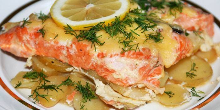 Filete de salmón al horno con papas