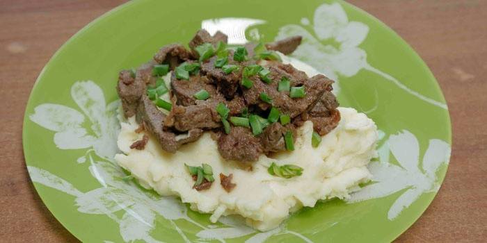 Fígado de porco com purê de batatas