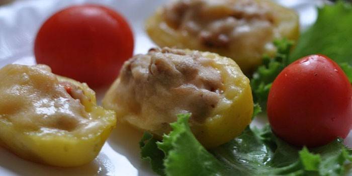 Barcos de batata recheados com carne e queijo